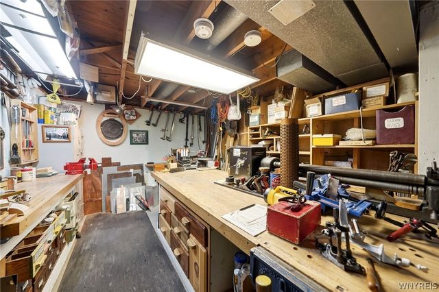 418 Woodward Crescent, West Seneca, NY 14224