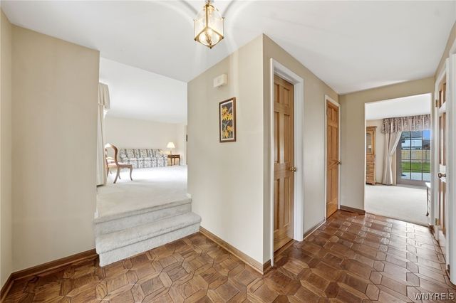 418 Woodward Crescent, West Seneca, NY 14224