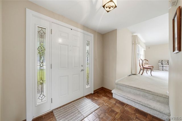 418 Woodward Crescent, West Seneca, NY 14224