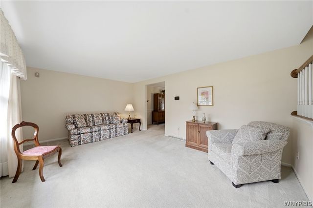 418 Woodward Crescent, West Seneca, NY 14224