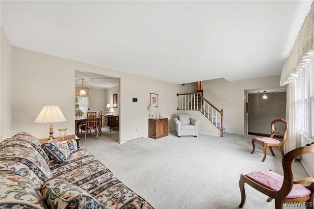 418 Woodward Crescent, West Seneca, NY 14224