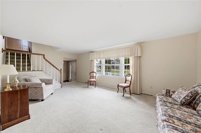 418 Woodward Crescent, West Seneca, NY 14224