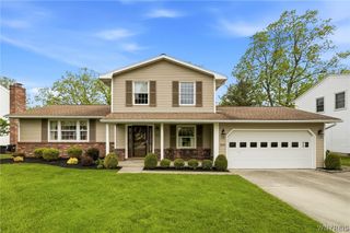418 Woodward Crescent, West Seneca, NY 14224