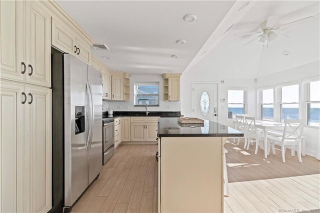 8 Belaire Manor, Old Saybrook, CT 06475