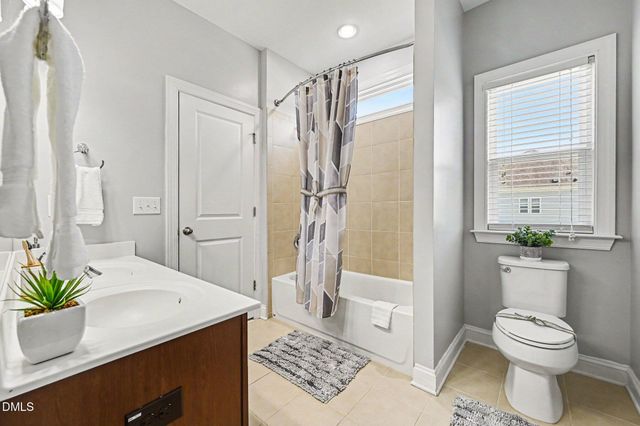 724 Peninsula Forest Place, Cary, NC 27519