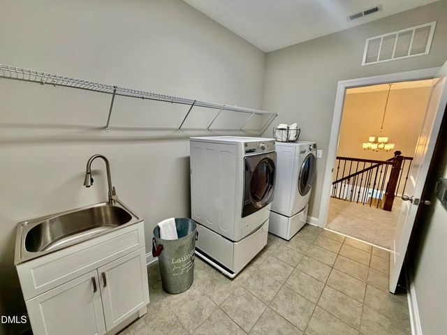 724 Peninsula Forest Place, Cary, NC 27519