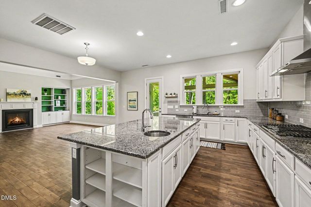 724 Peninsula Forest Place, Cary, NC 27519