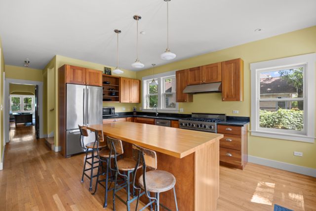 22 Keystone Avenue, River Forest, IL 60305