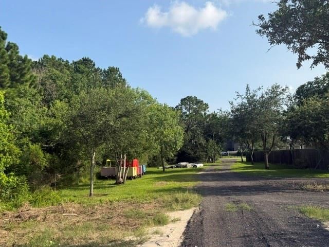 2884 Broadway Street, Dickinson, TX 77539