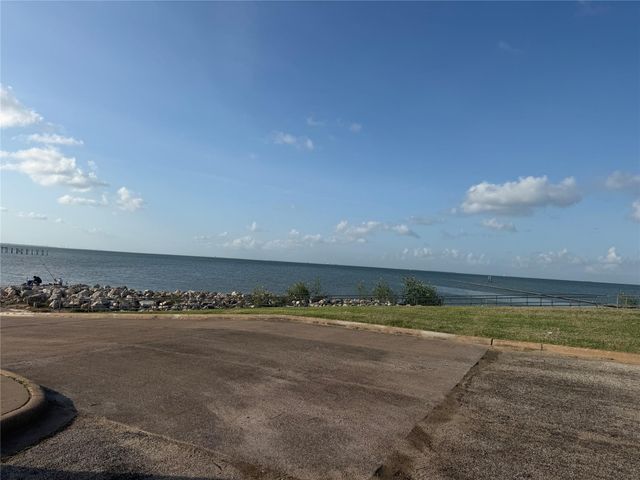 2884 Broadway Street, Dickinson, TX 77539