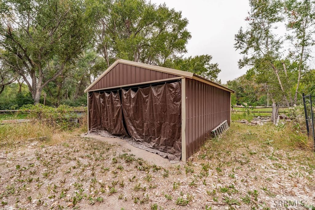 Image 15 of property listing at 465 N 4108 E, Rigby, ID 83442