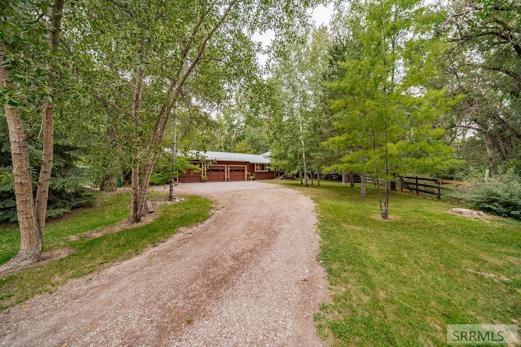 Image 2 of property listing at 465 N 4108 E, Rigby, ID 83442