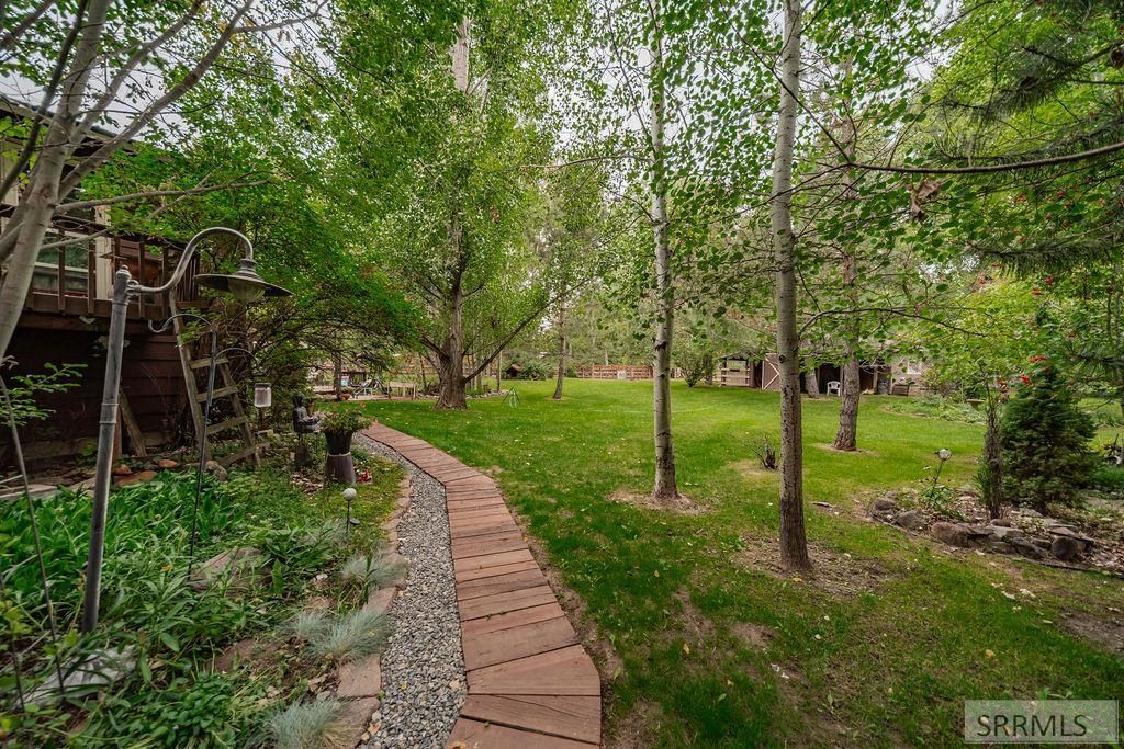 Image 23 of property listing at 465 N 4108 E, Rigby, ID 83442