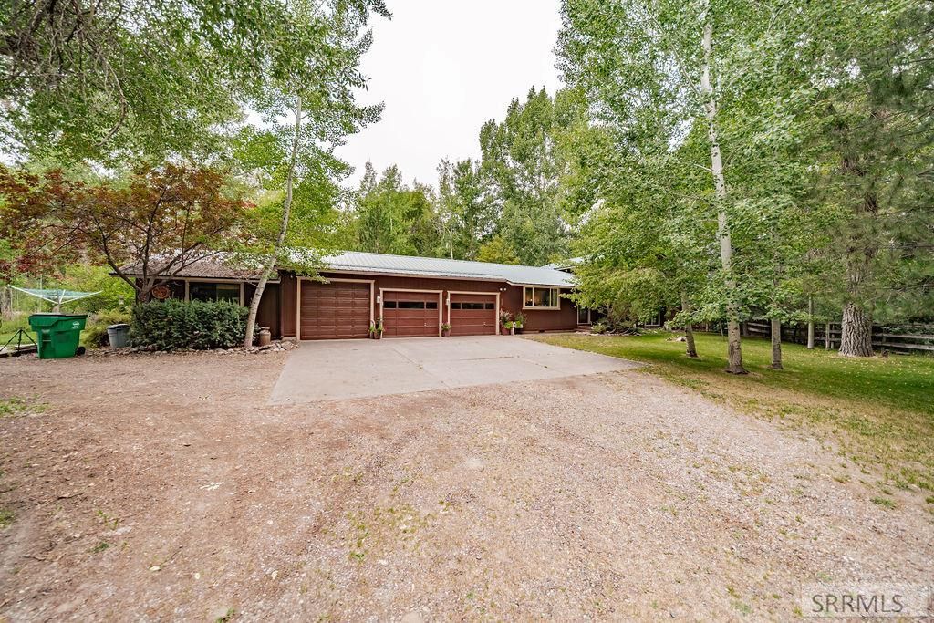 Image 3 of property listing at 465 N 4108 E, Rigby, ID 83442