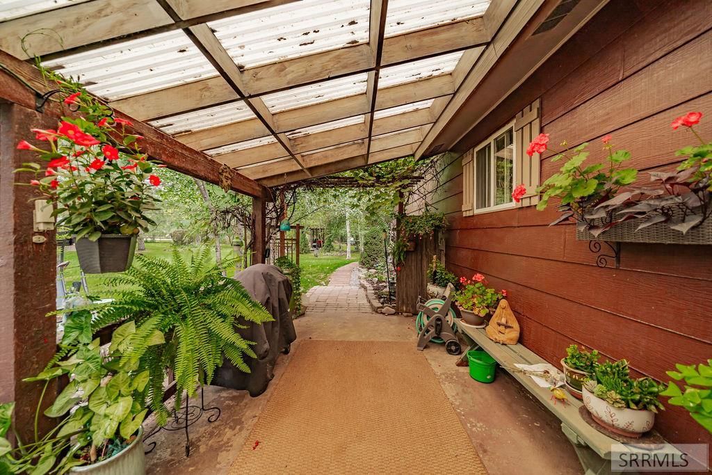 Image 6 of property listing at 465 N 4108 E, Rigby, ID 83442