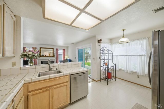 556 Somerville Cir, Vacaville, CA 95687