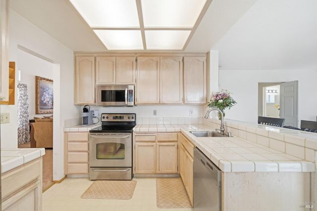 556 Somerville Cir, Vacaville, CA 95687