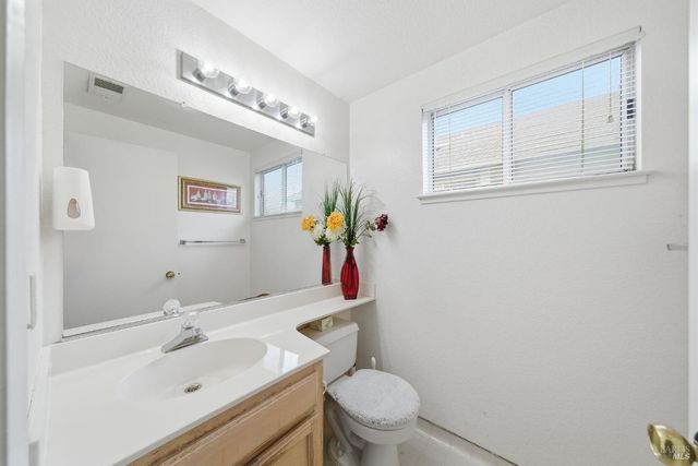 556 Somerville Cir, Vacaville, CA 95687