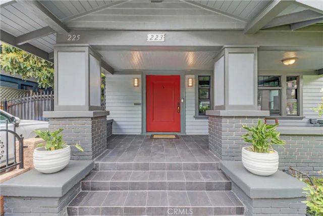 223 N. St. Andrews, Los Angeles, CA 90004