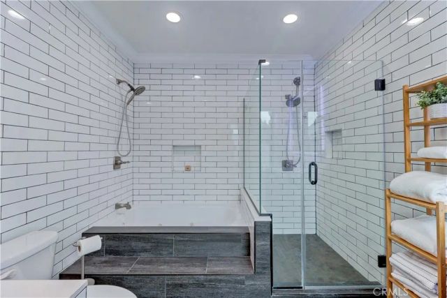 223 N. St. Andrews, Los Angeles, CA 90004