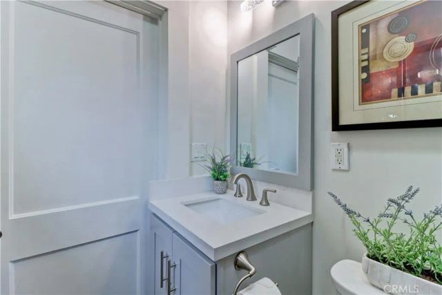 223 N. St. Andrews, Los Angeles, CA 90004