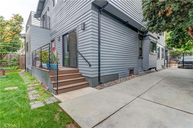 223 N. St. Andrews, Los Angeles, CA 90004