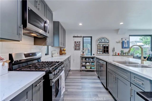 223 N. St. Andrews, Los Angeles, CA 90004