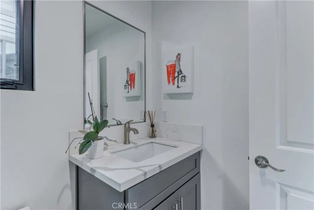 223 N. St. Andrews, Los Angeles, CA 90004