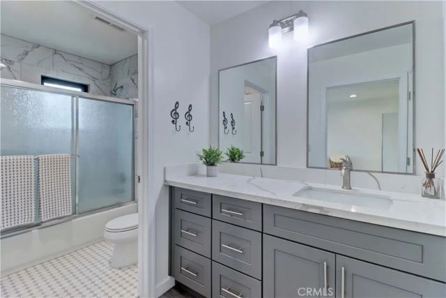 223 N. St. Andrews, Los Angeles, CA 90004