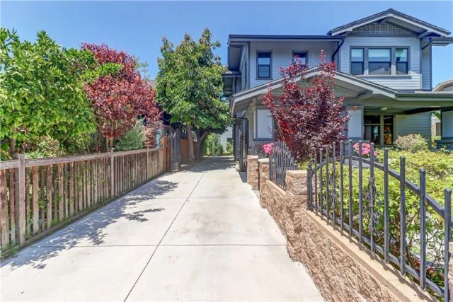 223 N. St. Andrews, Los Angeles, CA 90004