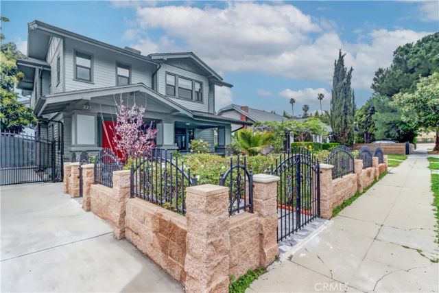 223 N. St. Andrews, Los Angeles, CA 90004