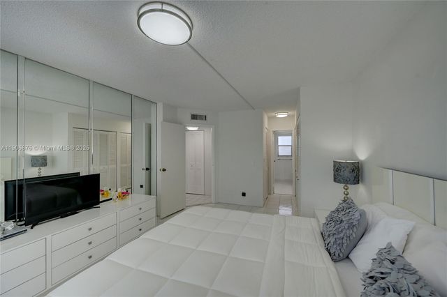 3654 Via Poinciana 502, Lake Worth, FL 33467