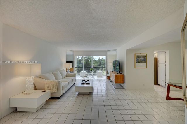 3654 Via Poinciana 502, Lake Worth, FL 33467