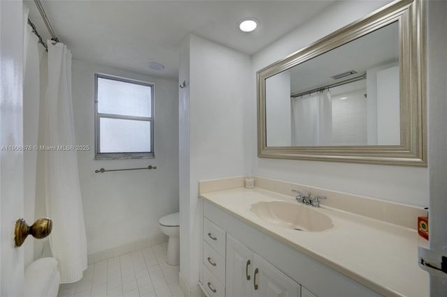 3654 Via Poinciana 502, Lake Worth, FL 33467