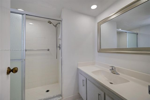 3654 Via Poinciana 502, Lake Worth, FL 33467