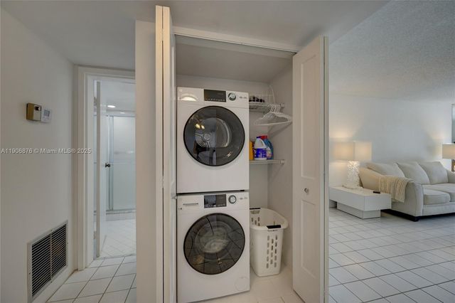 3654 Via Poinciana 502, Lake Worth, FL 33467