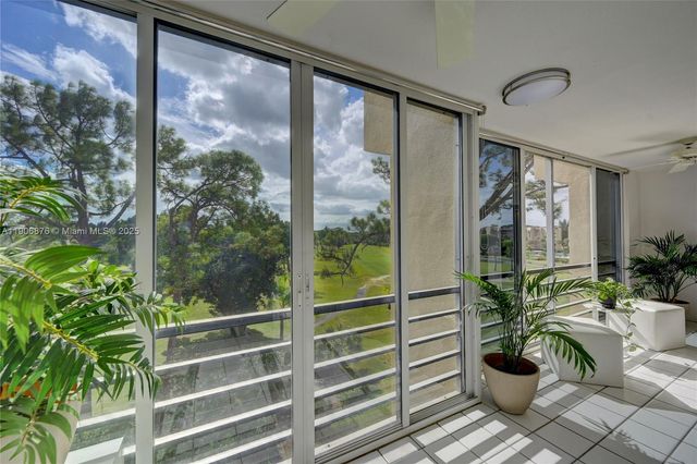 3654 Via Poinciana 502, Lake Worth, FL 33467