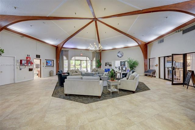 3654 Via Poinciana 502, Lake Worth, FL 33467