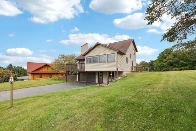 S1210 Remington Drive, La Valle, WI 53941