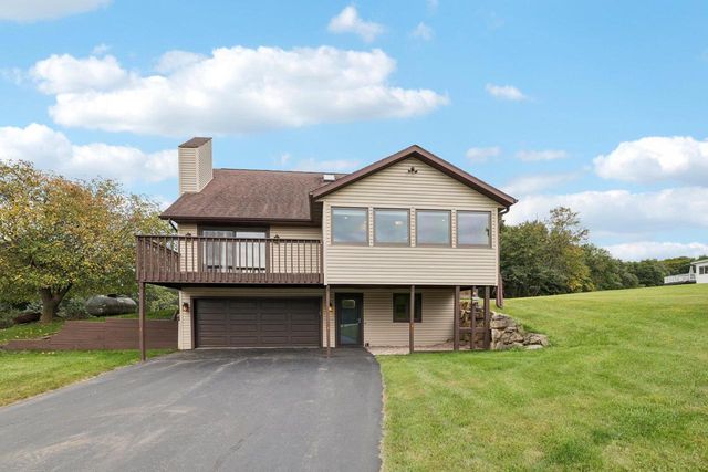 S1210 Remington Drive, La Valle, WI 53941