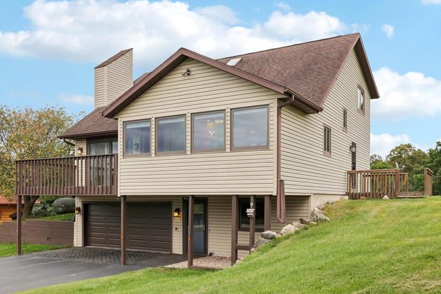 S1210 Remington Drive, La Valle, WI 53941