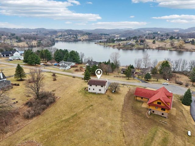 S1210 Remington Drive, La Valle, WI 53941