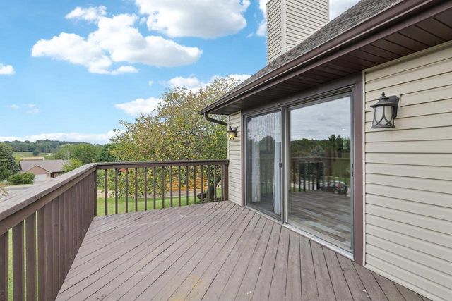 S1210 Remington Drive, La Valle, WI 53941