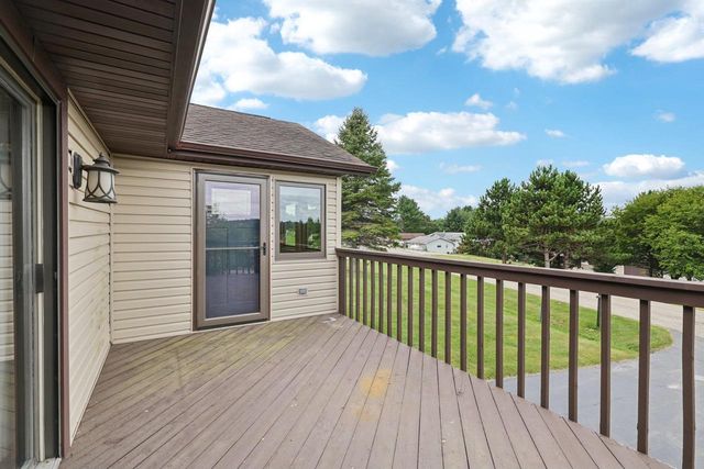S1210 Remington Drive, La Valle, WI 53941