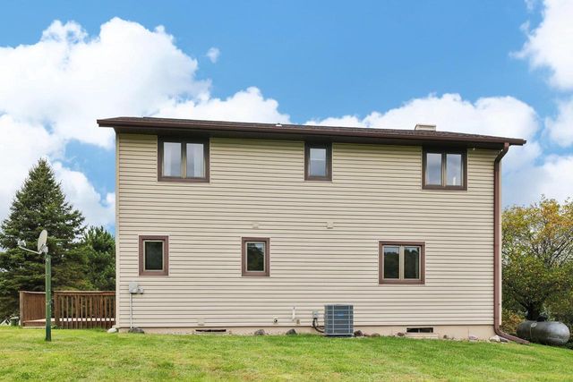 S1210 Remington Drive, La Valle, WI 53941