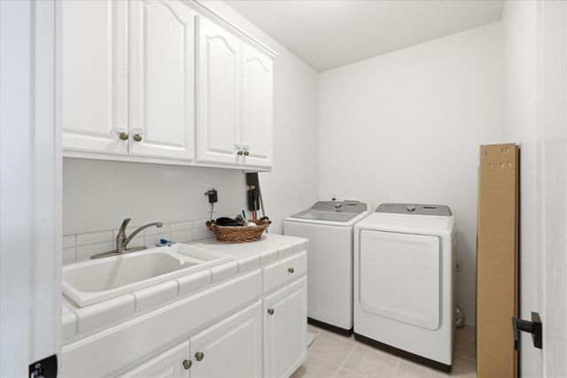 305 Woodville Way, Rogue River, OR 97537