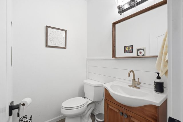 305 Woodville Way, Rogue River, OR 97537
