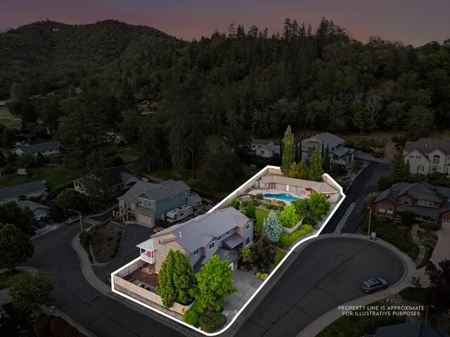 305 Woodville Way, Rogue River, OR 97537