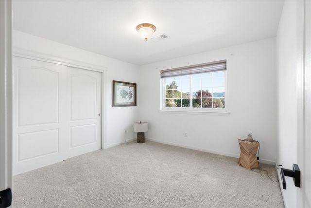 305 Woodville Way, Rogue River, OR 97537