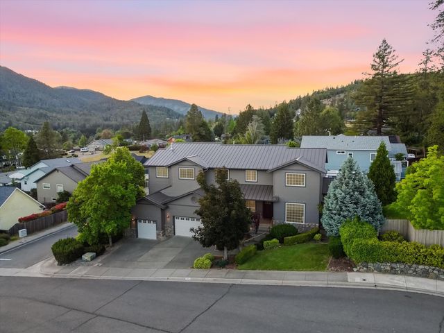 305 Woodville Way, Rogue River, OR 97537